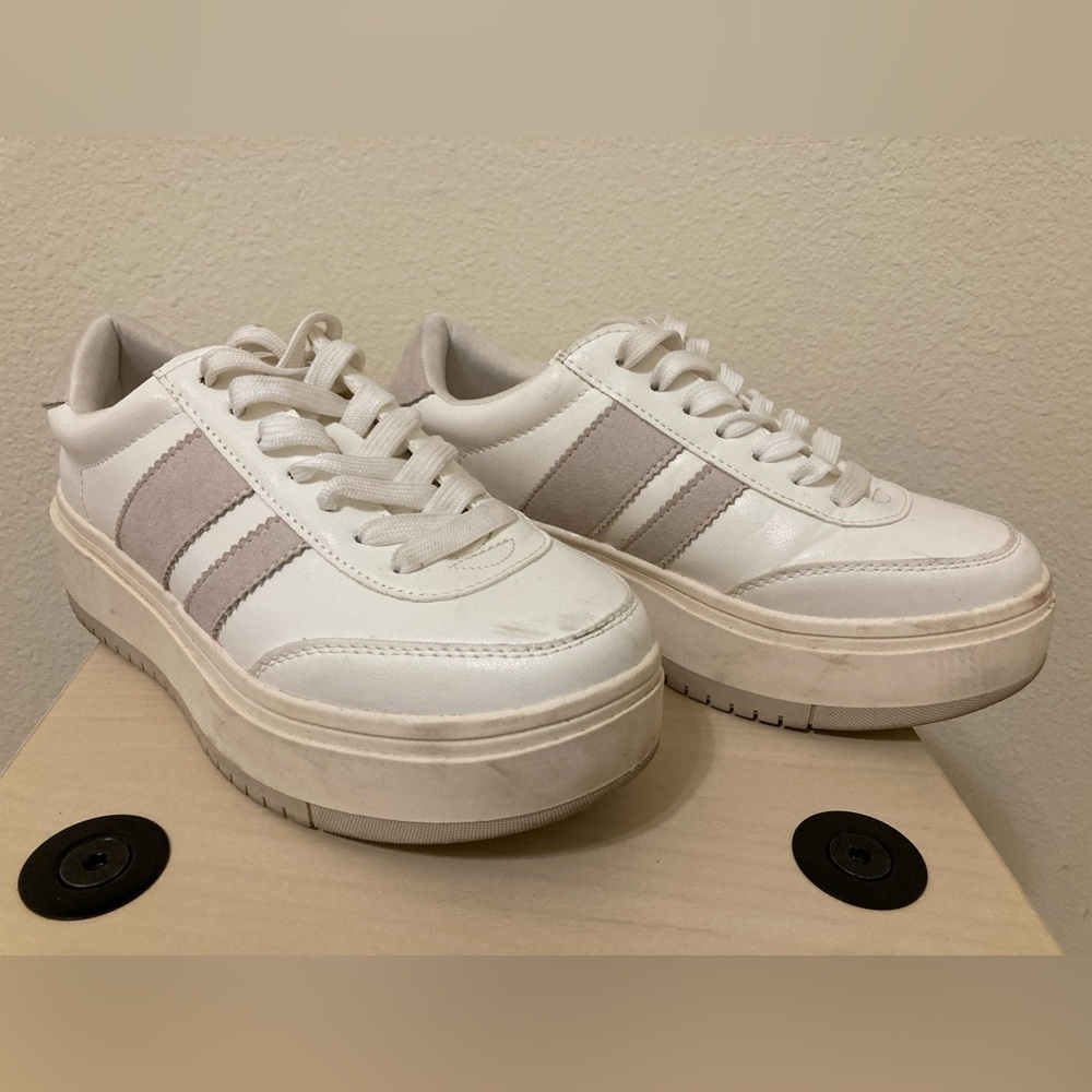 Madden Girl Navida Platform Sneakers Size 6 White Gray Casual Shoes